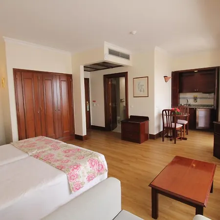 Hotel Jardins Da Ajuda 4*